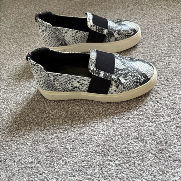 RUDSAK Monochrome Snake Print Platform Shoes - Picture 2 of 8